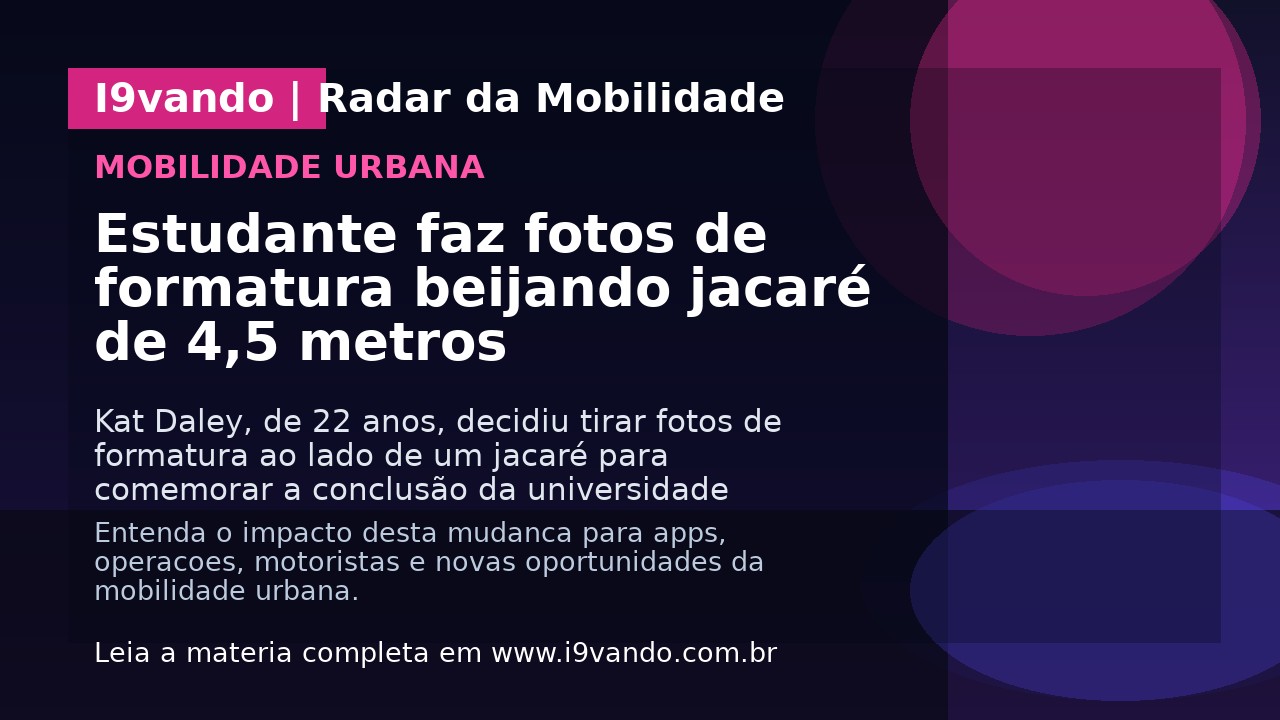 Estudante faz fotos de formatura beijando jacaré de 4,5 metros